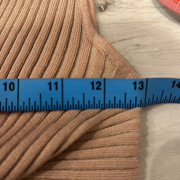 Rivals + Resilience NWT Rib Cropped Twisted Front Top. - Picture 4 of 5